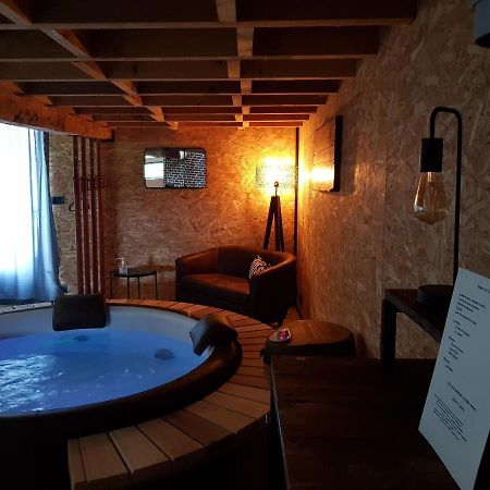 Au Soleil Vert - Chambre De Charme Avec Spa Et Sauna Prives Zeggers-Cappel Exterior foto